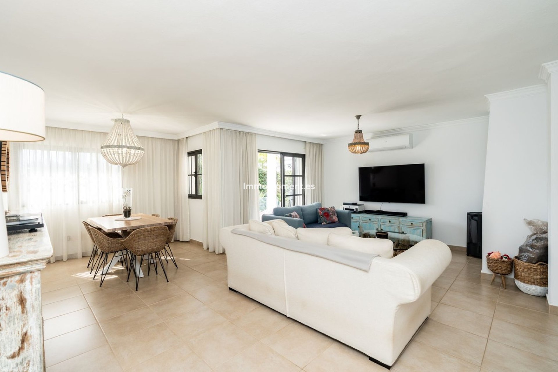 Resale - Villa - El Paraiso - New Golden Mile