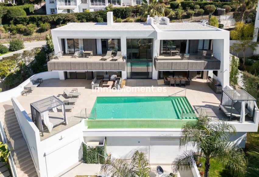 Resale - Villa - El Paraiso - New Golden Mile