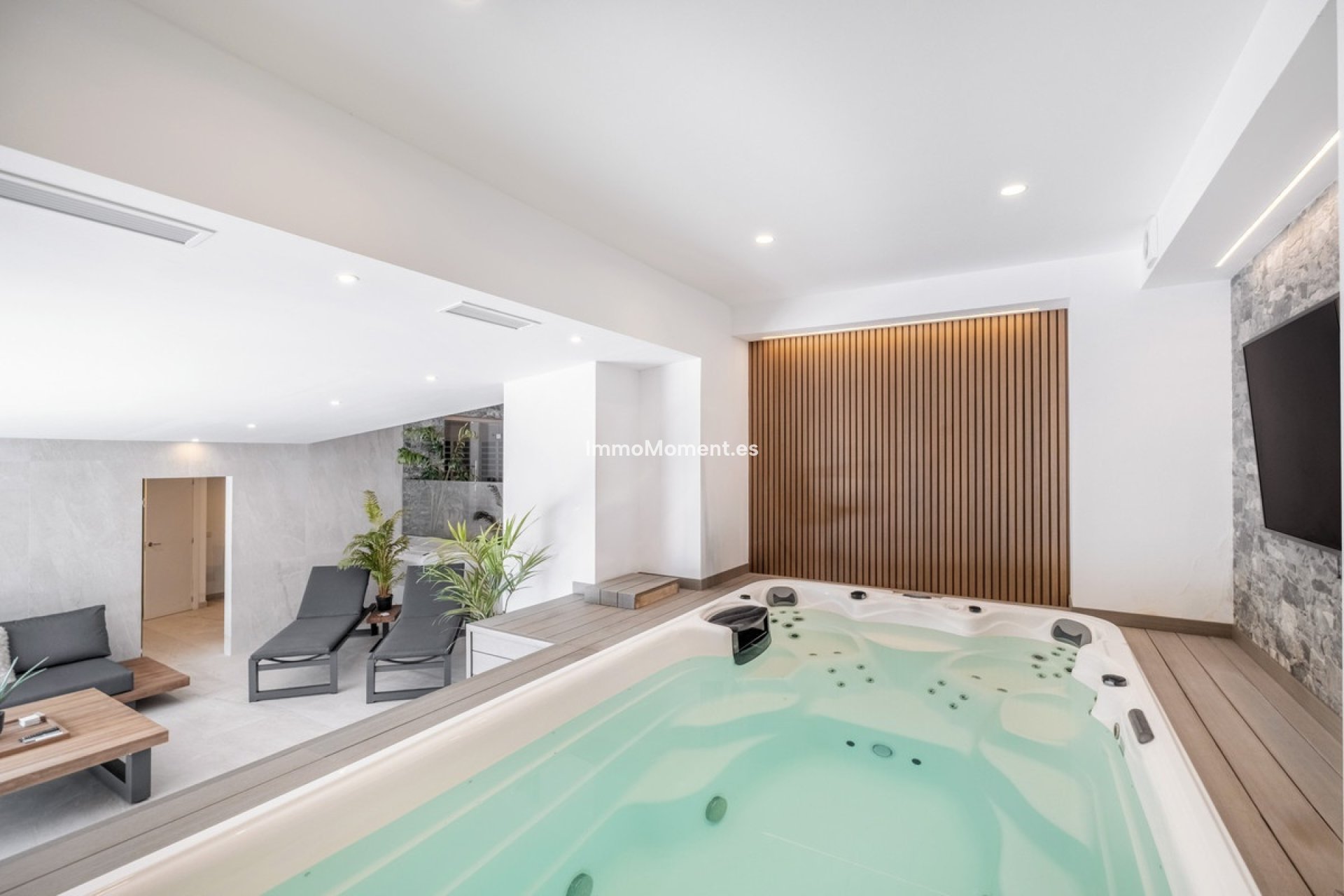 Resale - Villa - El Paraiso - New Golden Mile