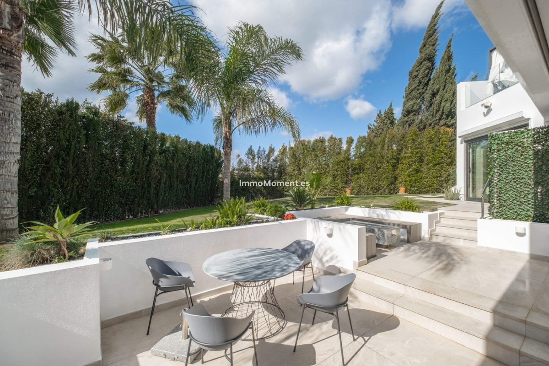 Resale - Villa - El Paraiso - New Golden Mile