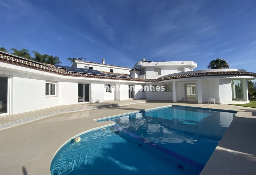 Resale - Villa - El Paraiso - New Golden Mile