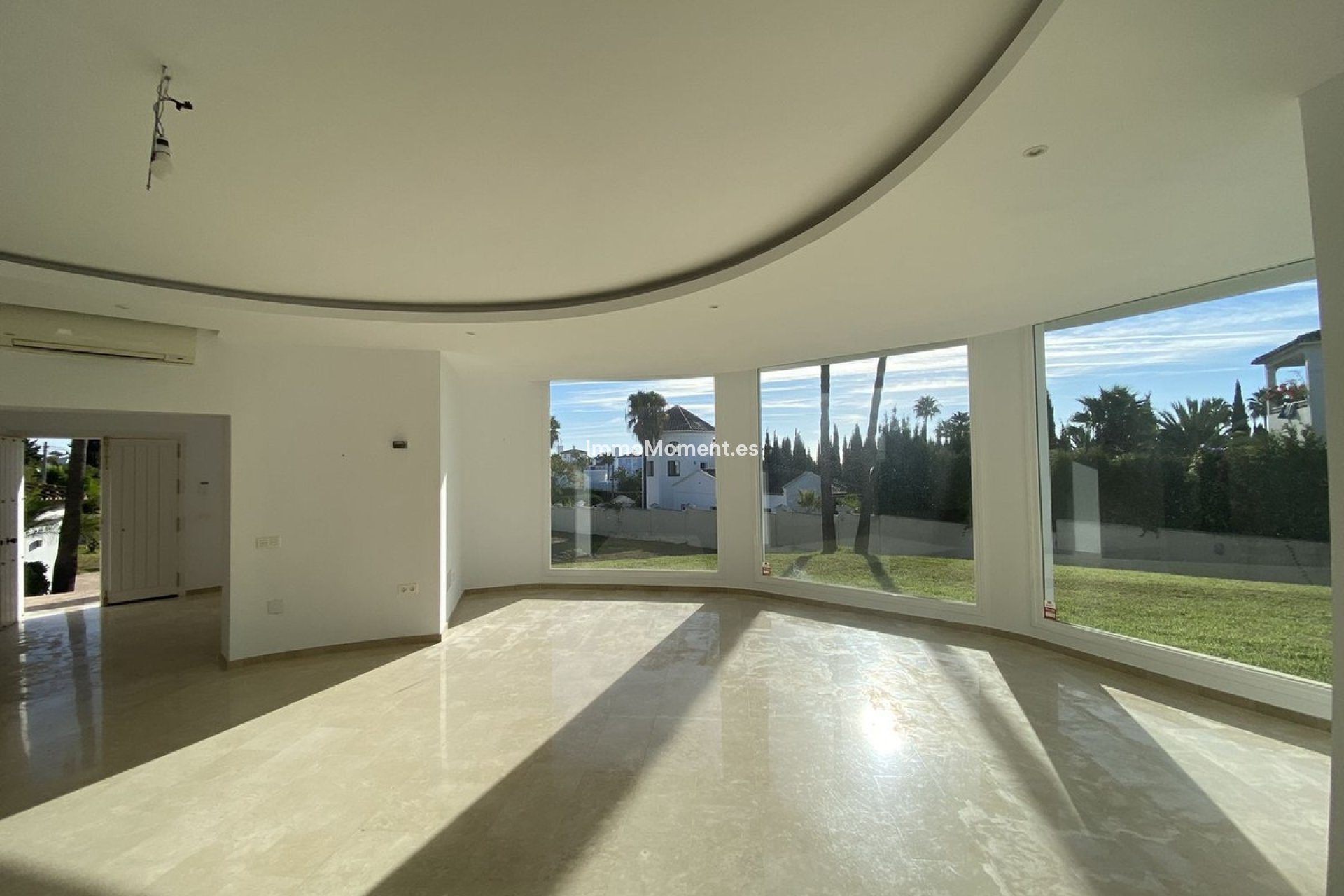 Resale - Villa - El Paraiso - New Golden Mile