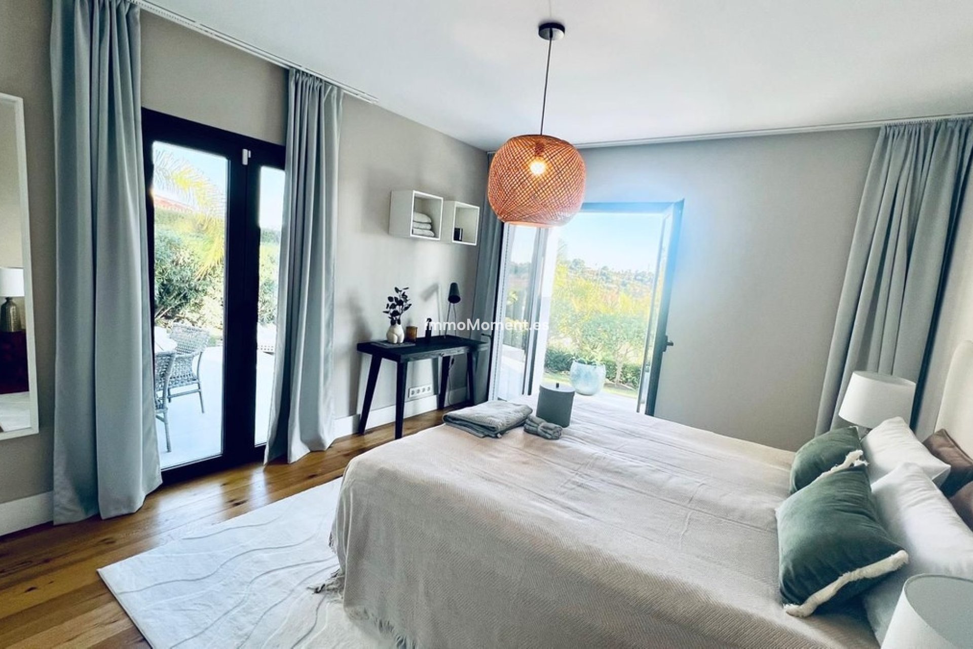 Resale - Villa - El Paraiso - New Golden Mile