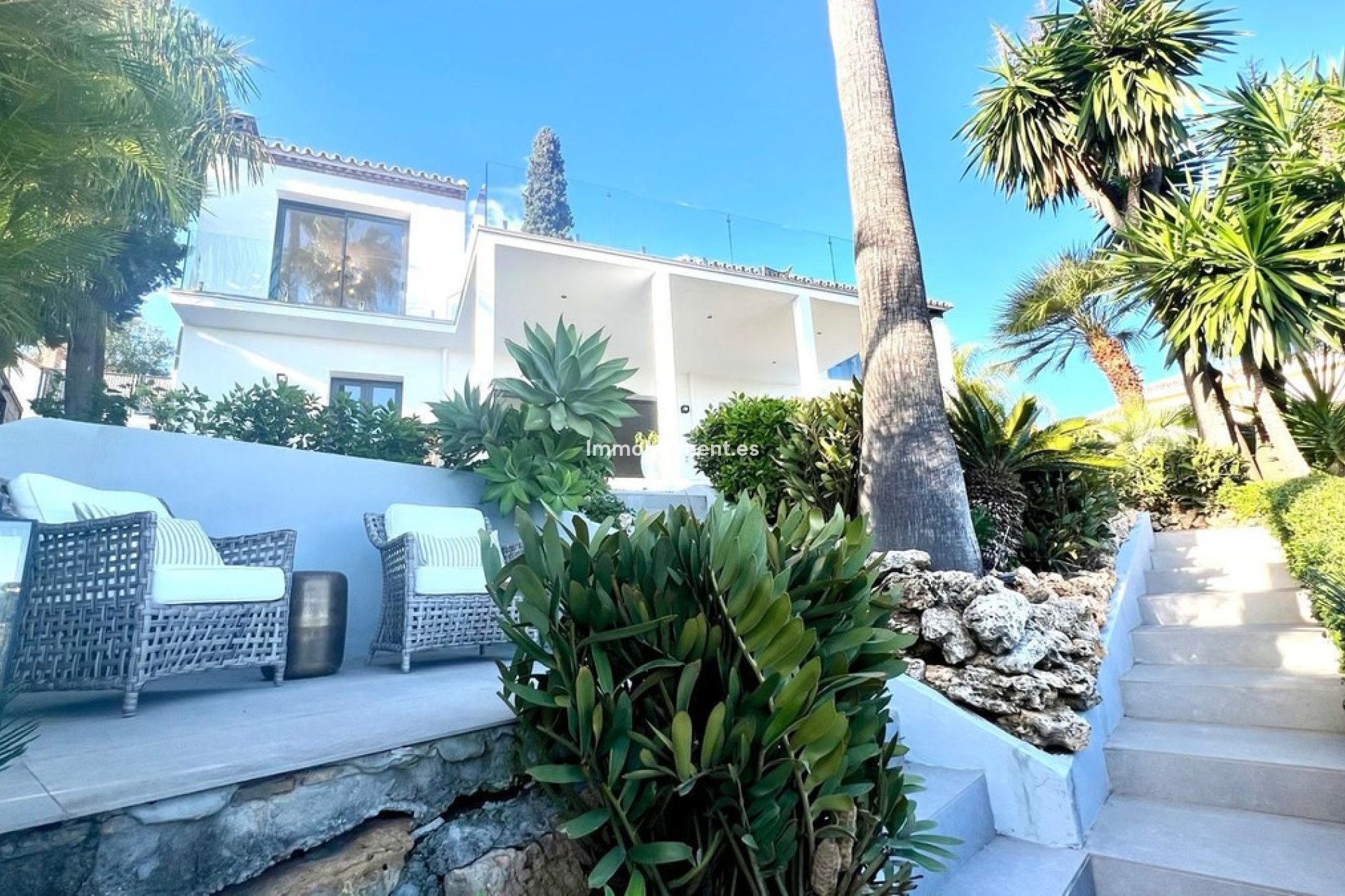 Resale - Villa - El Paraiso - New Golden Mile