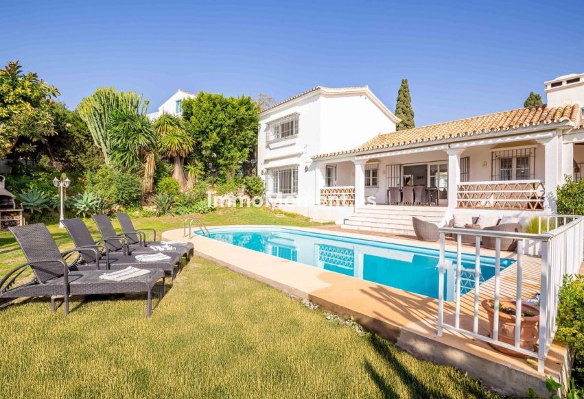 Resale - Villa - El Paraiso - New Golden Mile