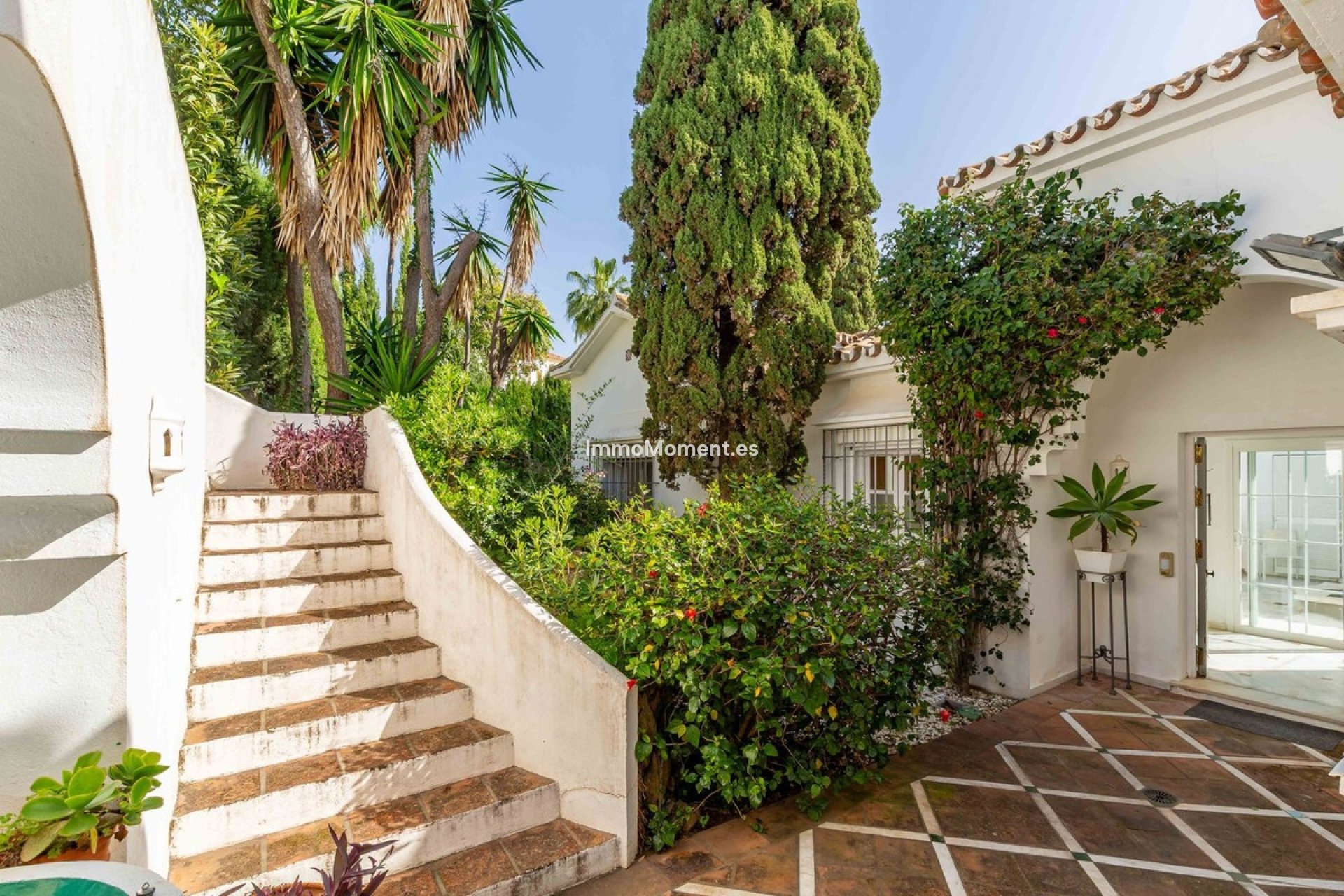 Resale - Villa - El Paraiso - New Golden Mile