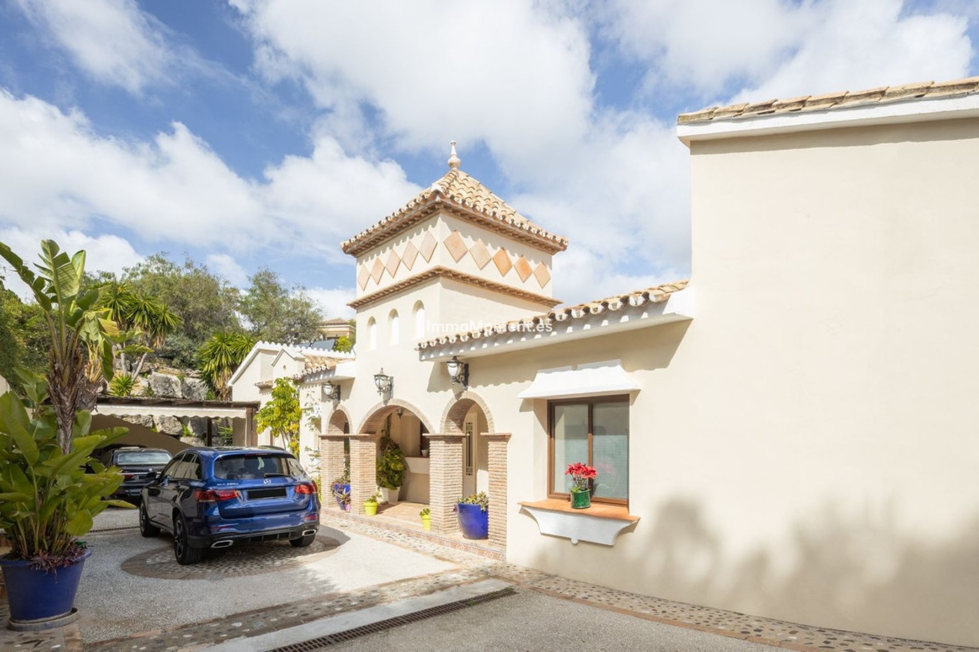 Resale - Villa - El Paraiso - New Golden Mile