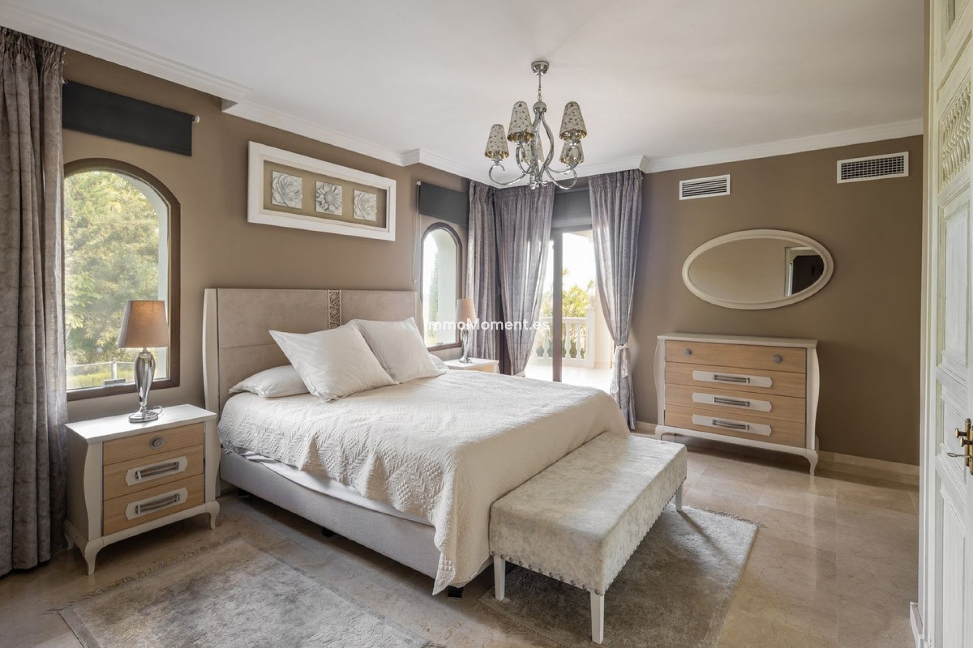 Resale - Villa - El Paraiso - New Golden Mile