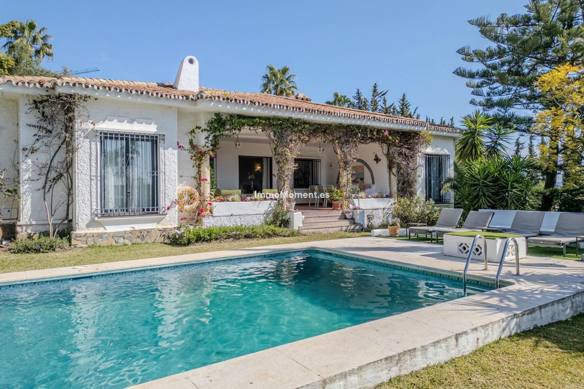 Resale - Villa - El Paraiso - New Golden Mile