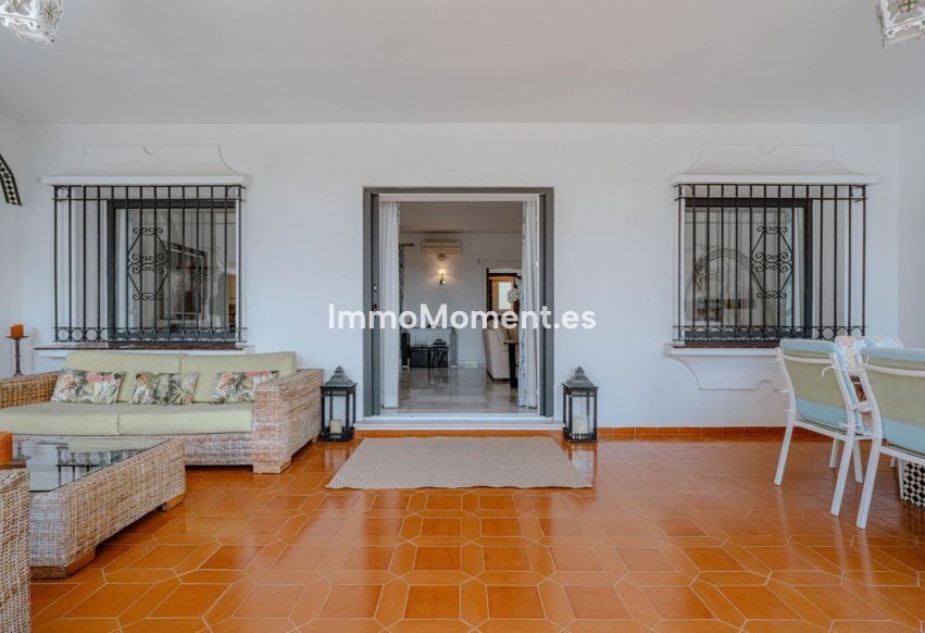 Resale - Villa - El Paraiso - New Golden Mile