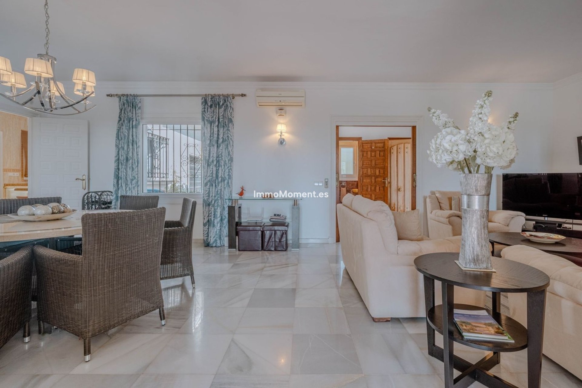 Resale - Villa - El Paraiso - New Golden Mile