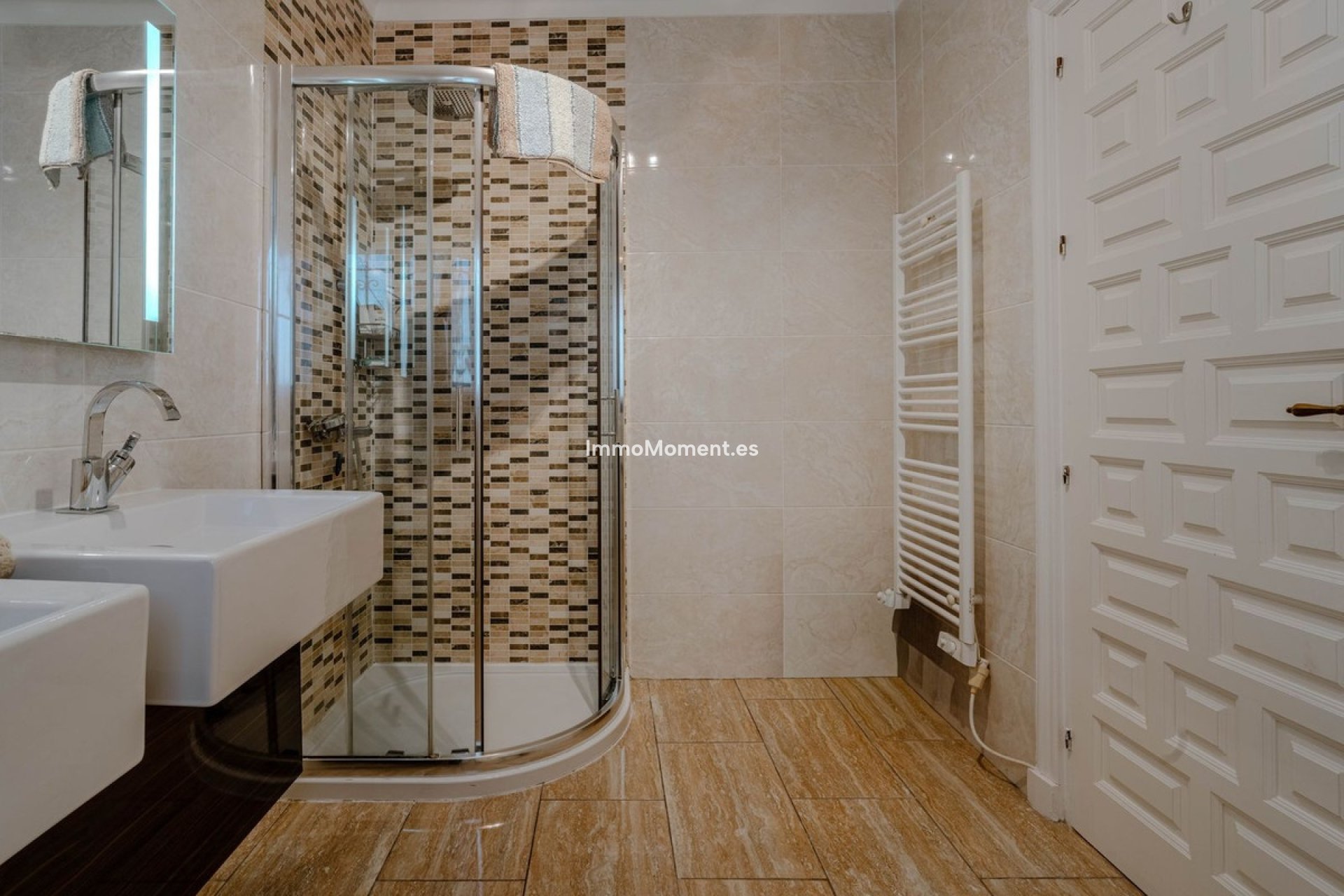 Resale - Villa - El Paraiso - New Golden Mile