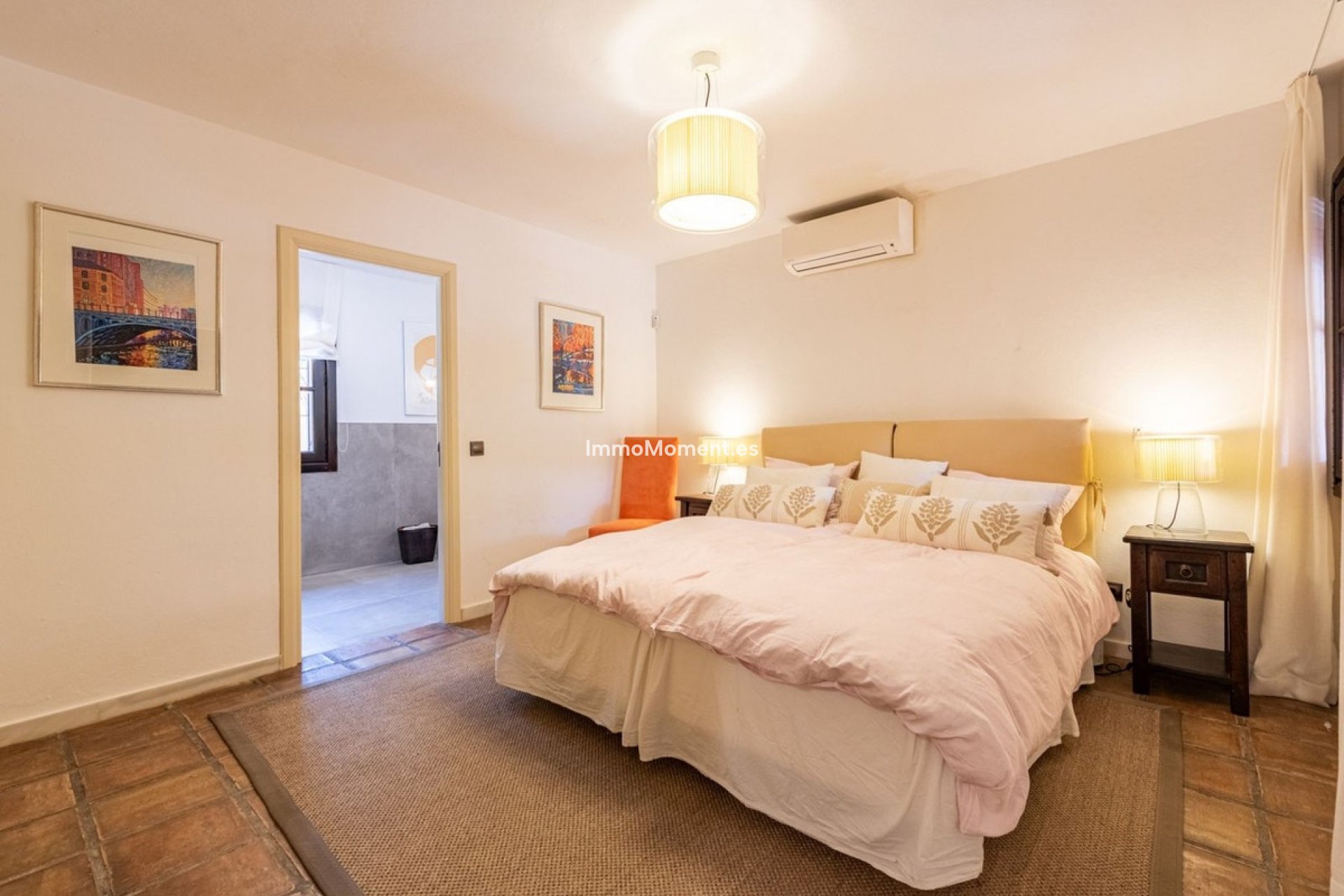 Resale - Villa - El Paraiso - New Golden Mile