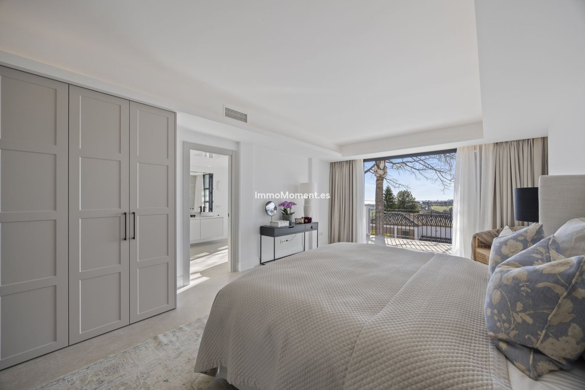 Resale - Villa - El Paraiso - New Golden Mile