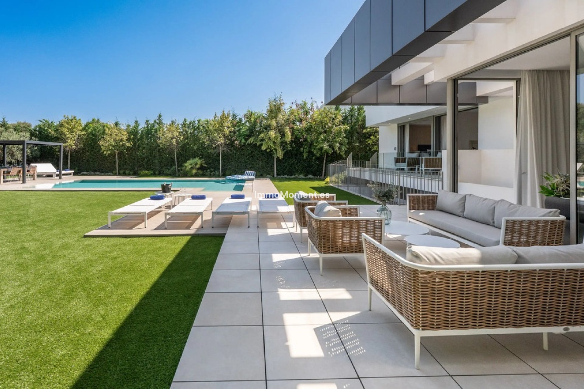 Resale - Villa - El Paraiso - New Golden Mile