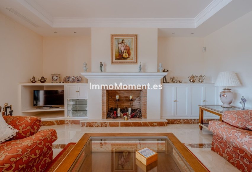 Resale - Villa - El Paraiso - New Golden Mile