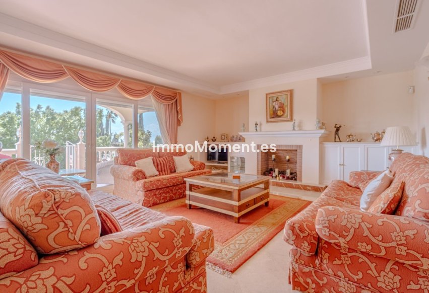 Resale - Villa - El Paraiso - New Golden Mile