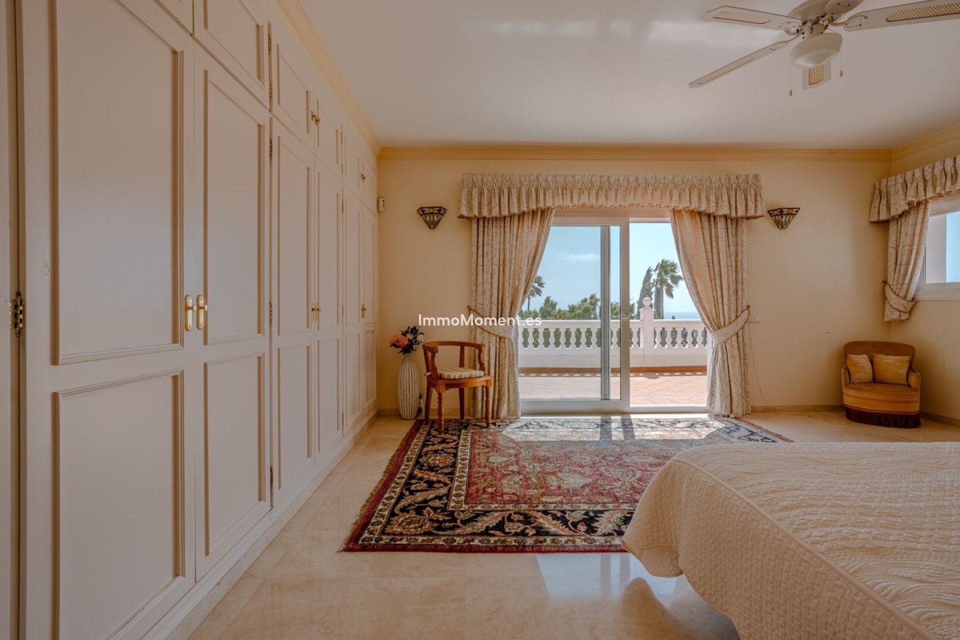 Resale - Villa - El Paraiso - New Golden Mile