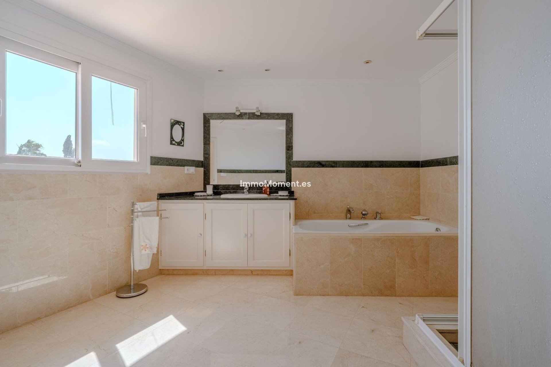 Resale - Villa - El Paraiso - New Golden Mile