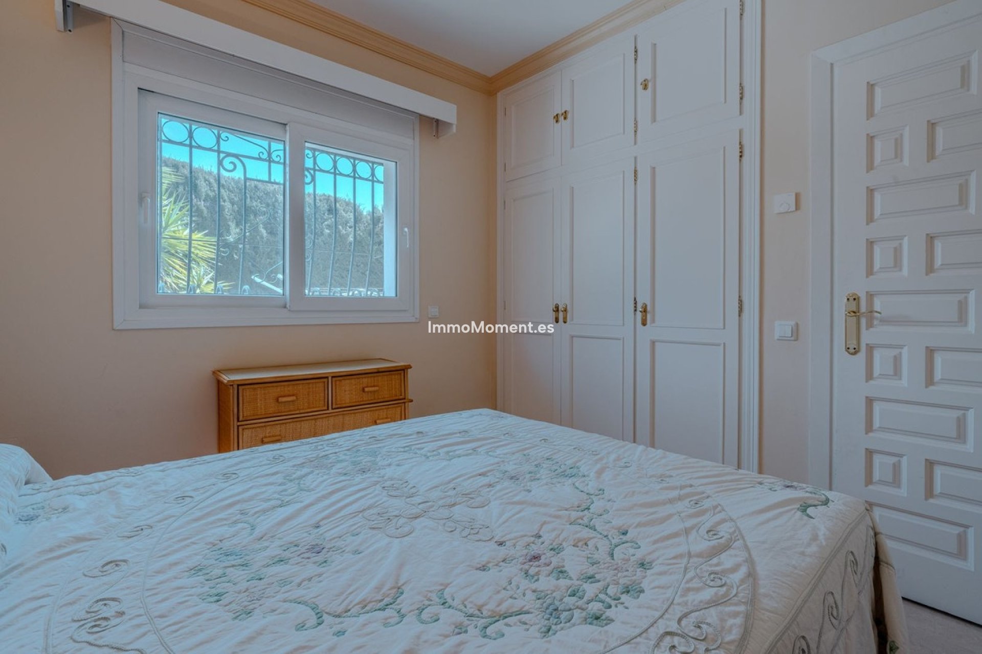 Resale - Villa - El Paraiso - New Golden Mile