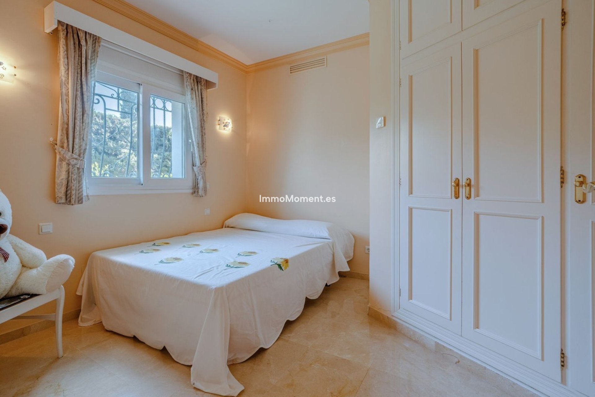 Resale - Villa - El Paraiso - New Golden Mile