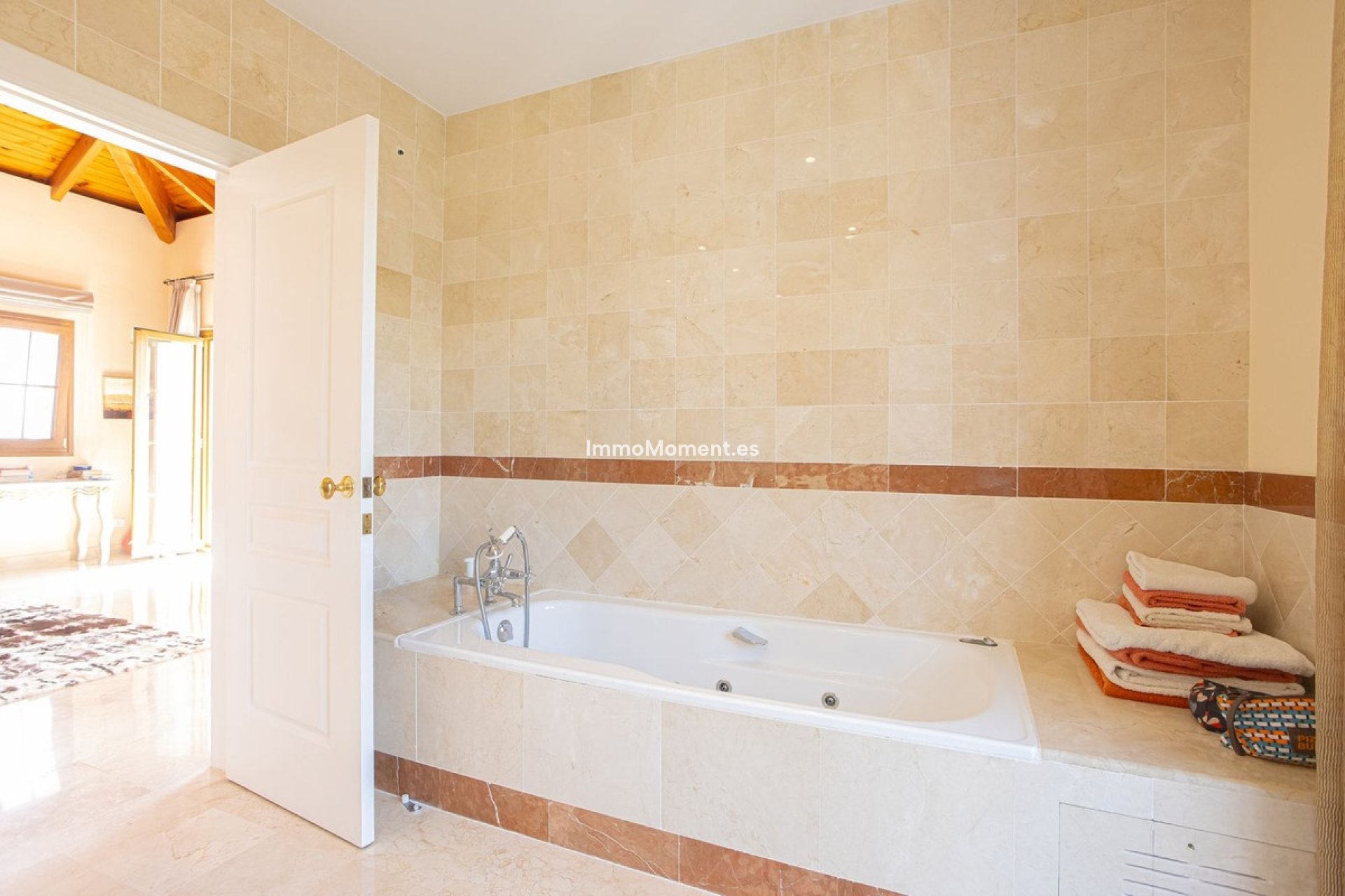 Resale - Villa - El Paraiso - New Golden Mile