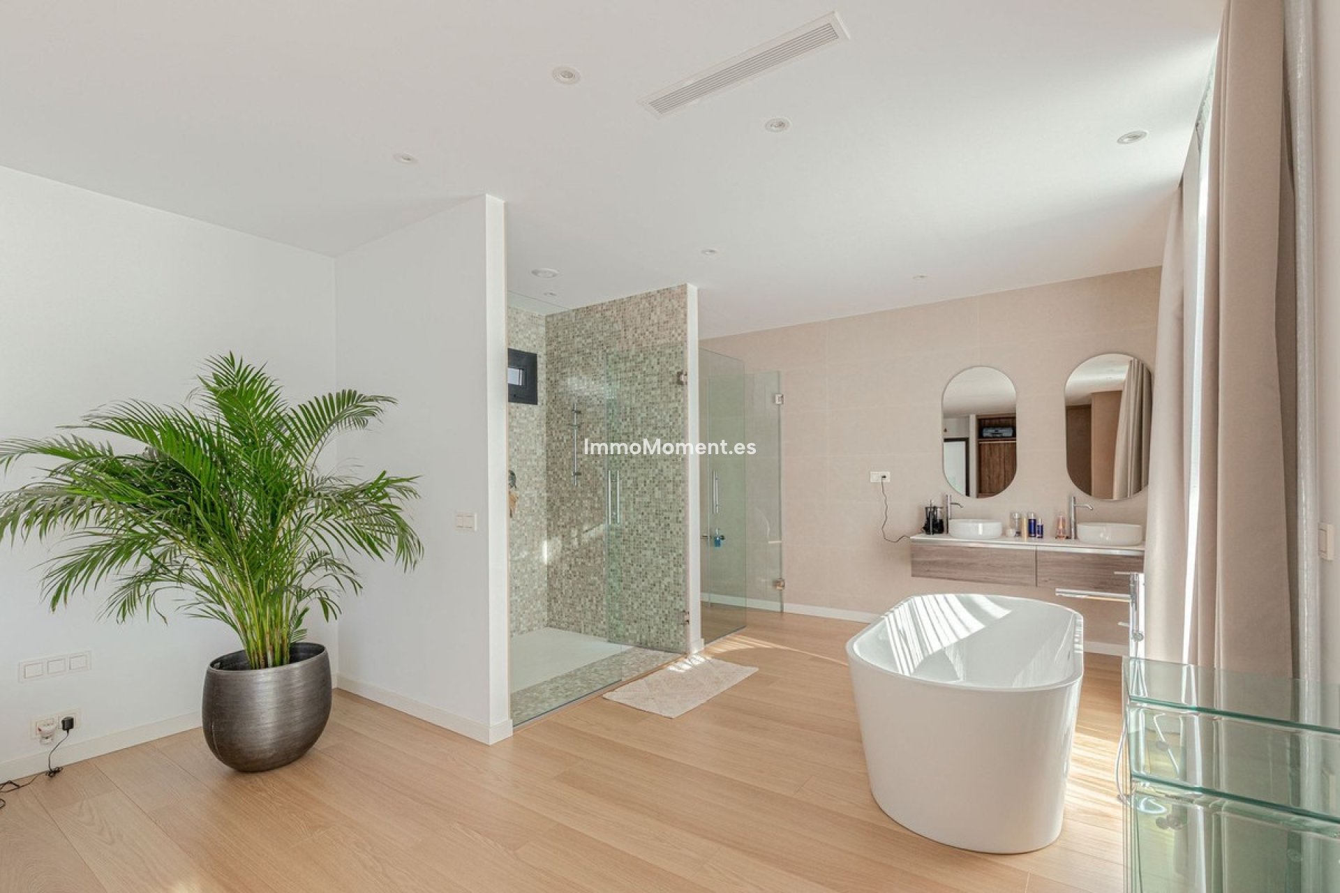Resale - Villa - El Paraiso - New Golden Mile