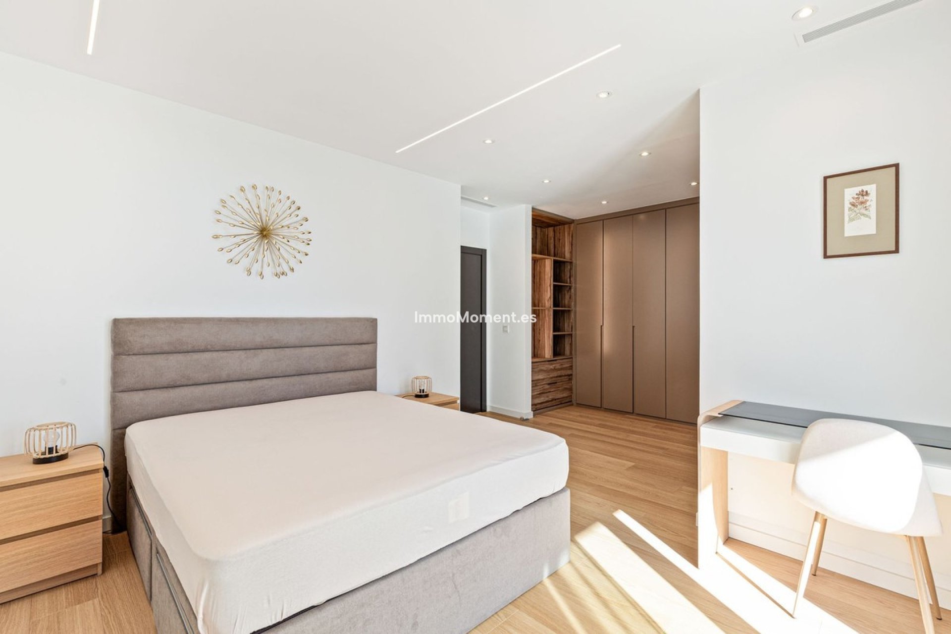 Resale - Villa - El Paraiso - New Golden Mile