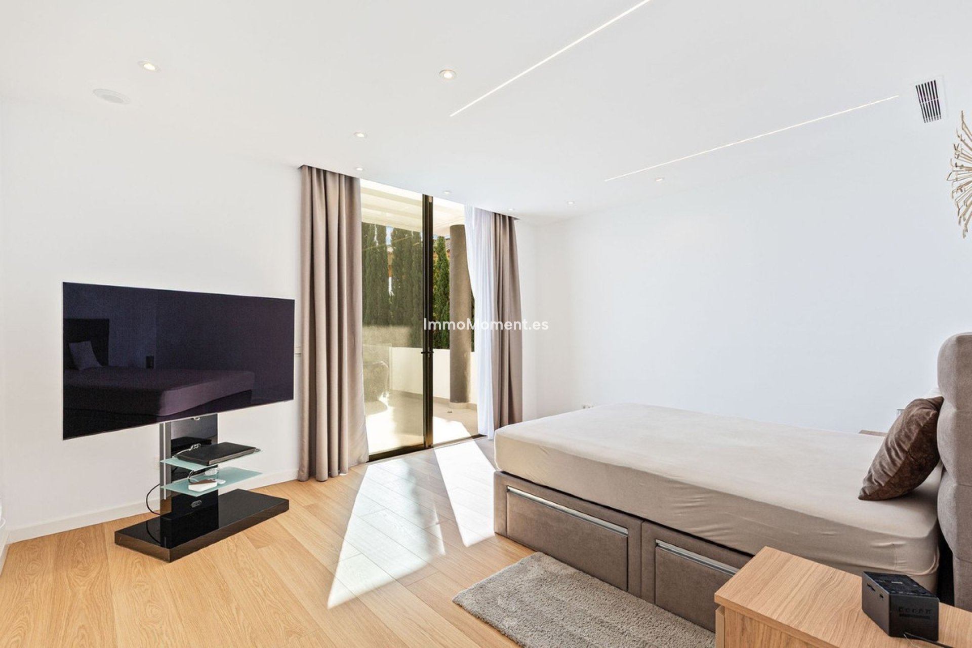 Resale - Villa - El Paraiso - New Golden Mile