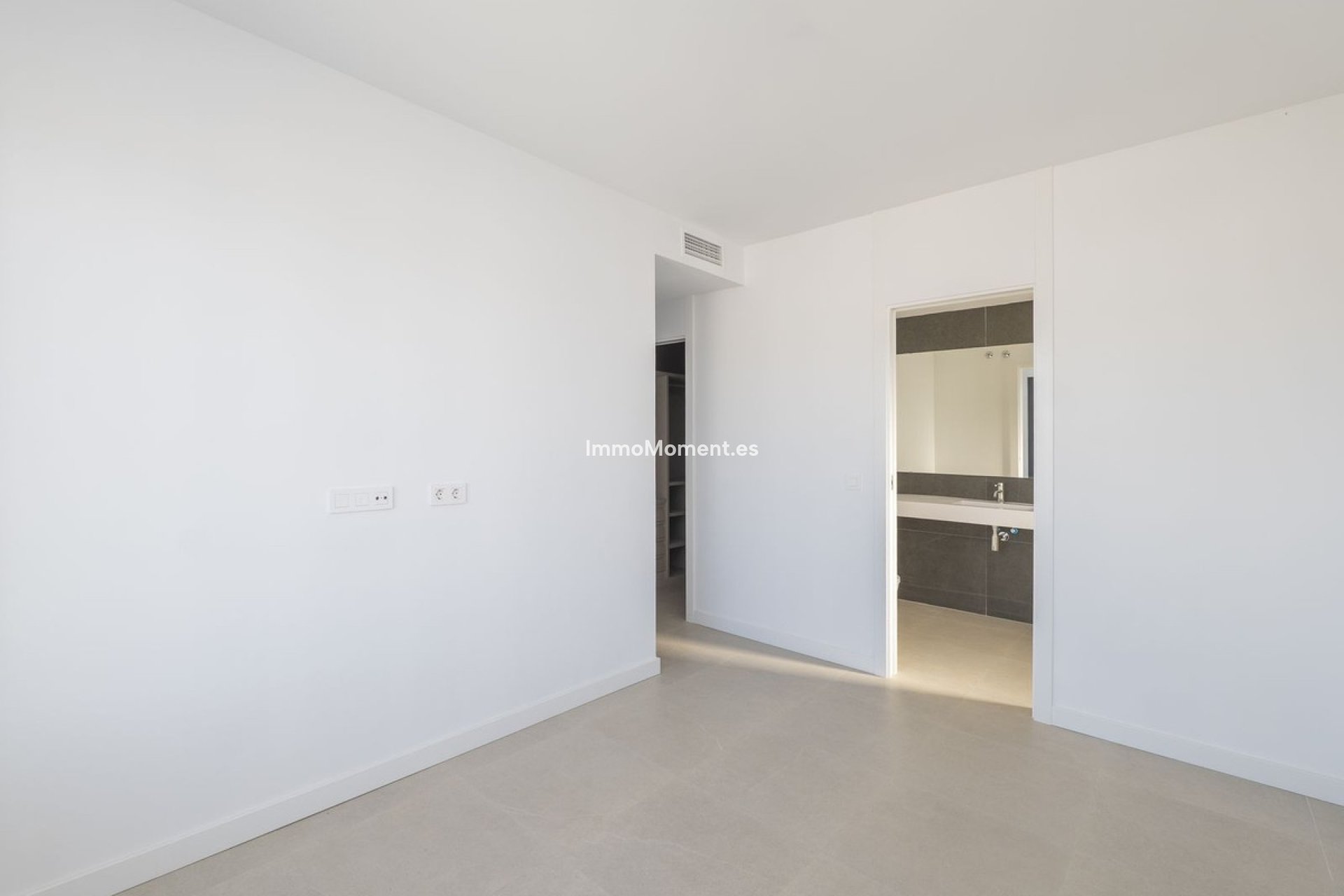 Resale - Villa - Estepona - Atalaya