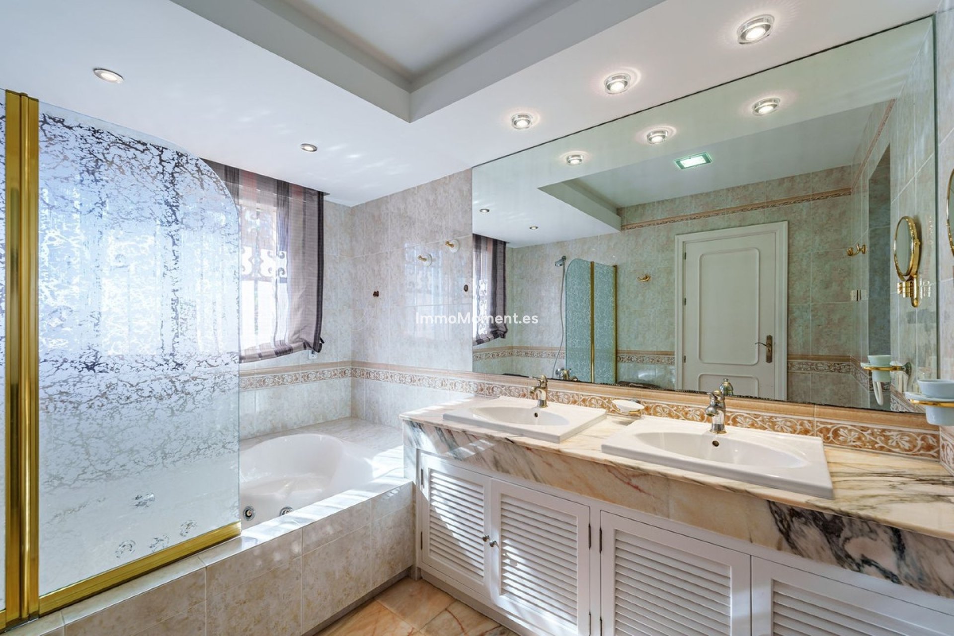 Resale - Villa - Estepona - Benamara