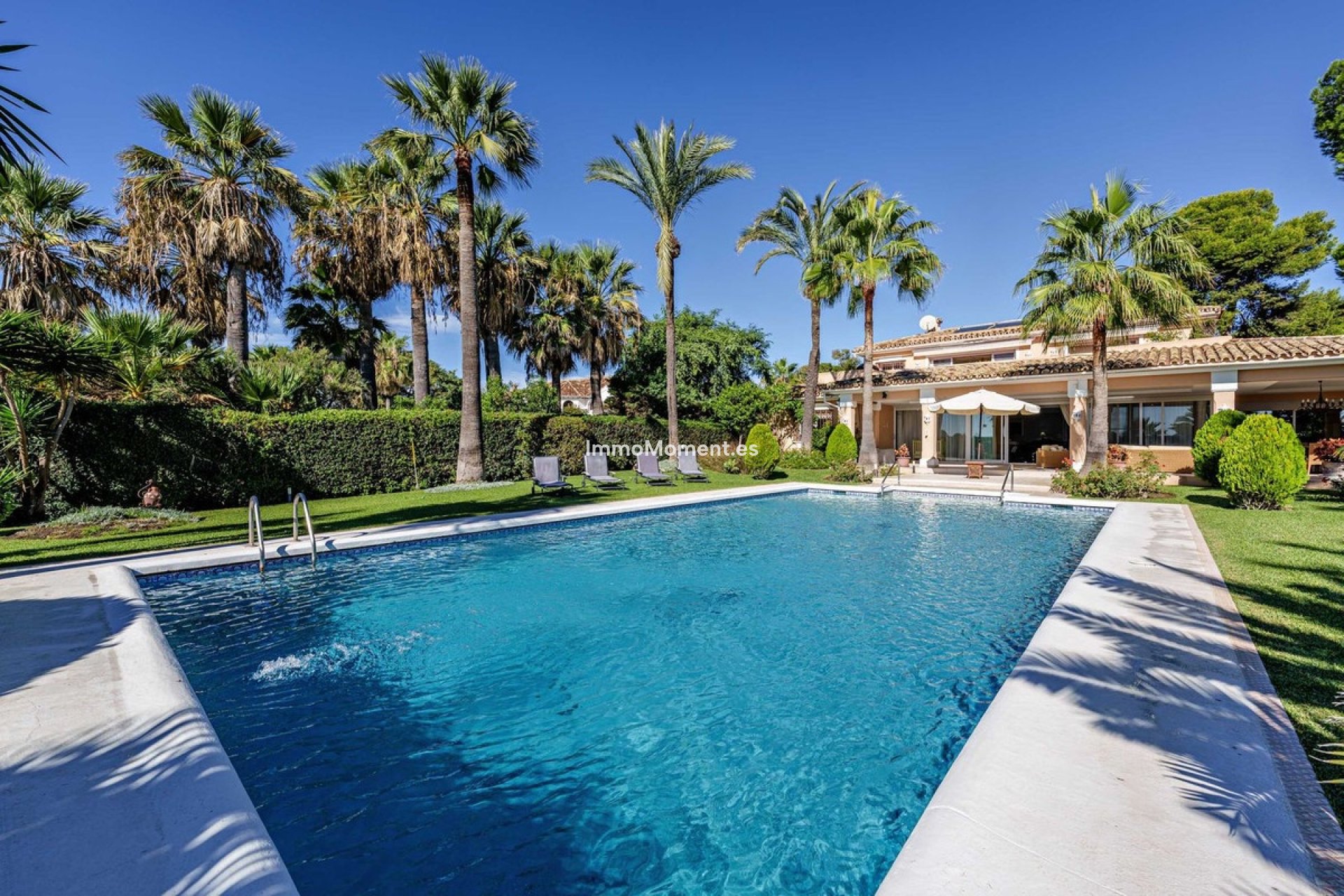 Resale - Villa - Estepona - Benamara