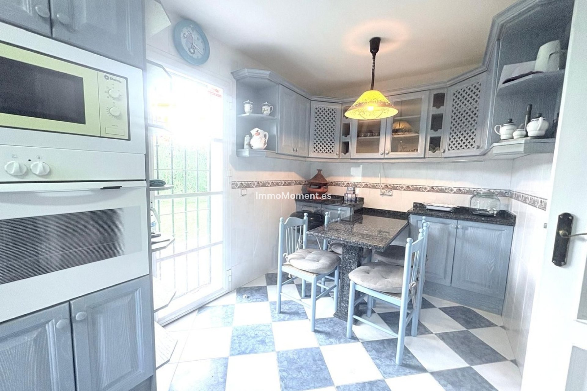 Resale - Villa - Estepona - Cancelada