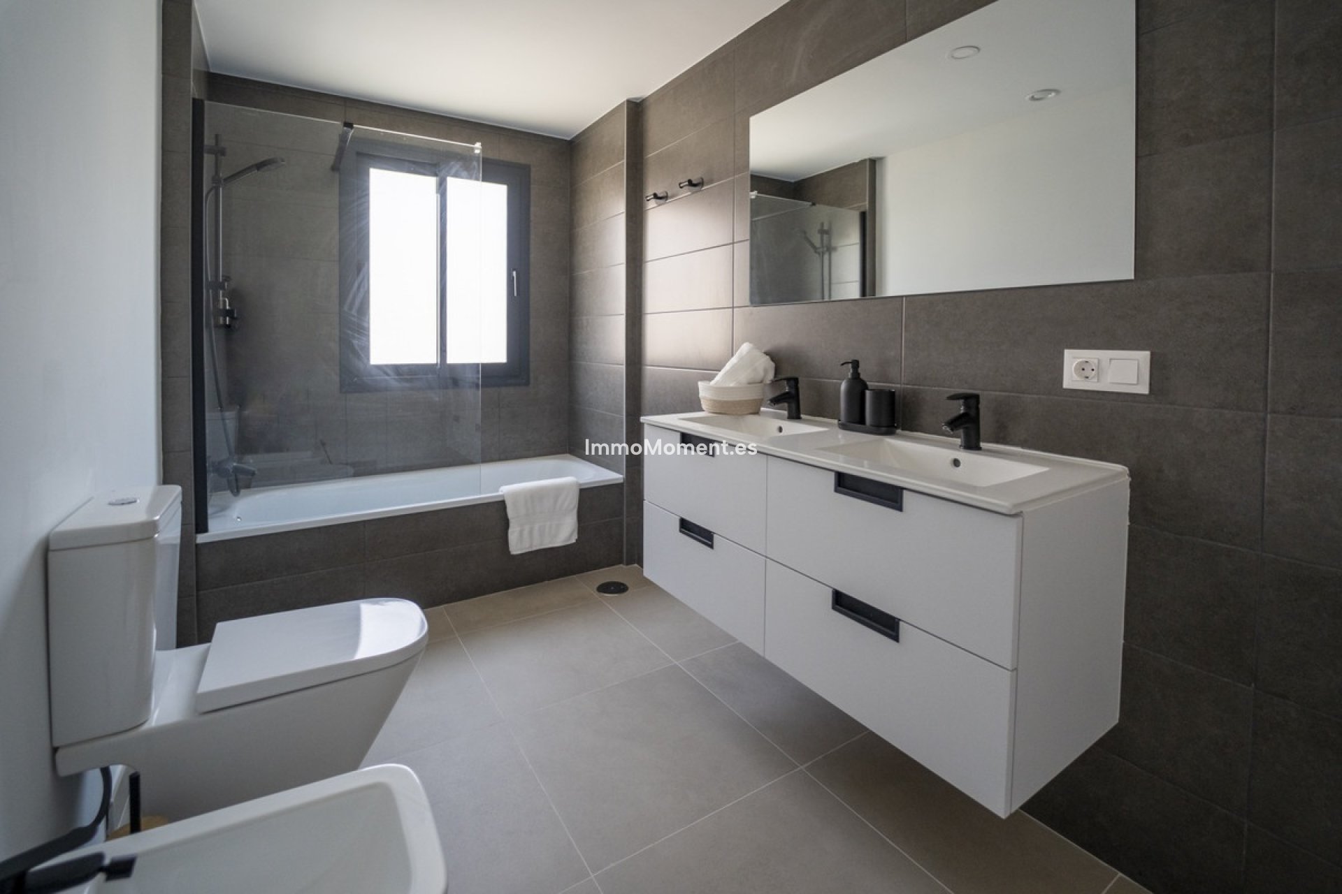 Resale - Villa - Estepona - Cancelada