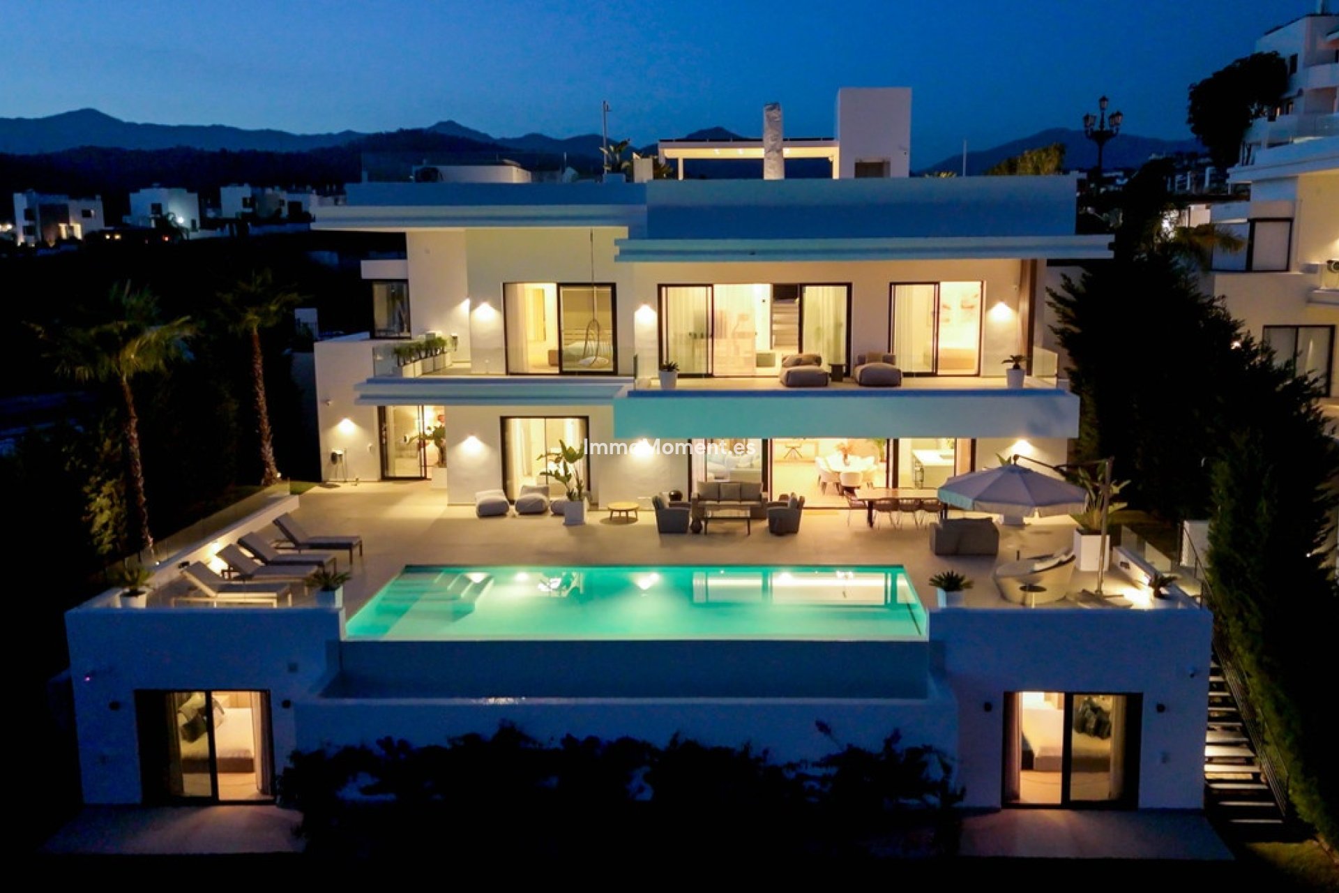 Resale - Villa - Estepona - Estepona Centro