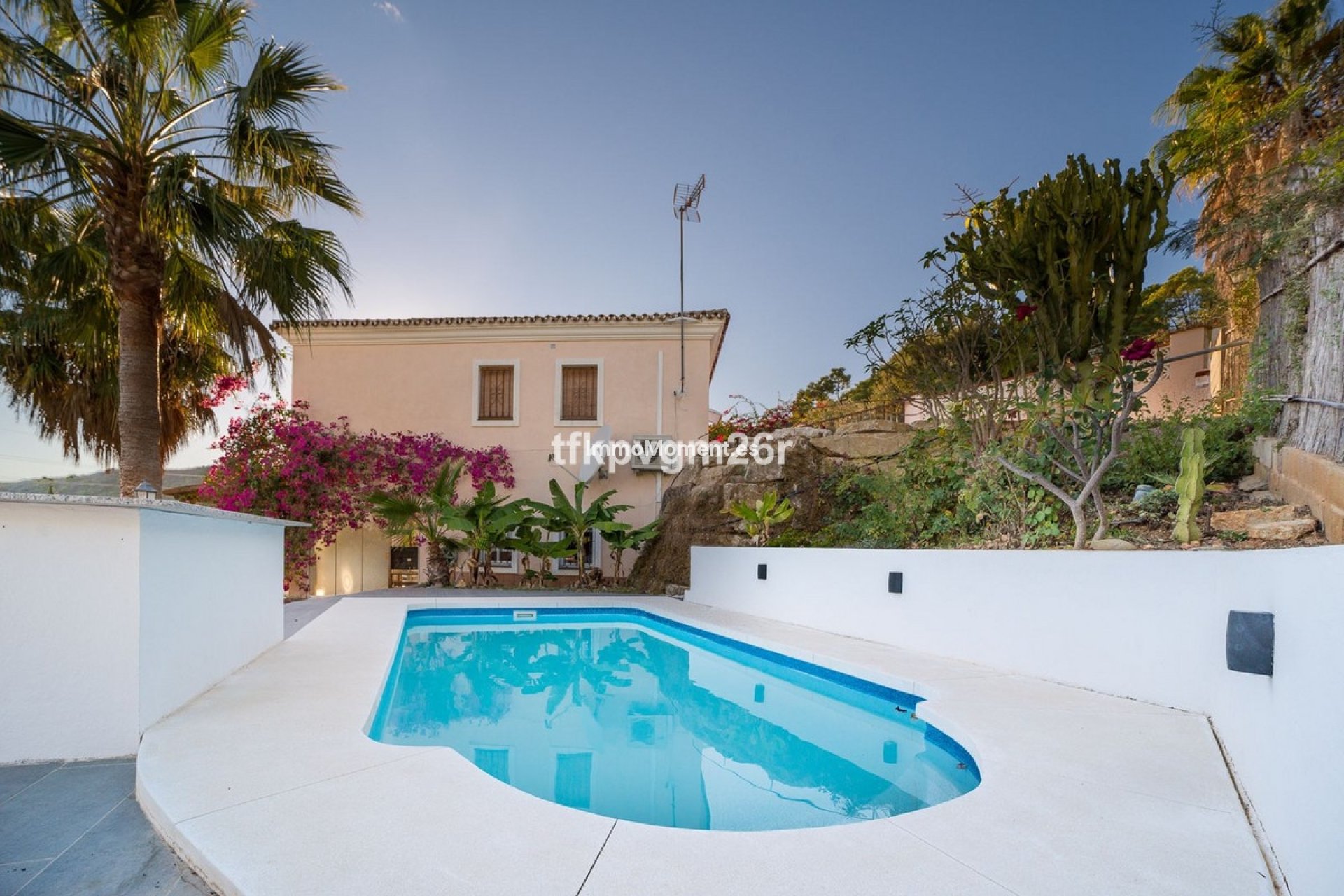 Resale - Villa - Estepona - Estepona Centro