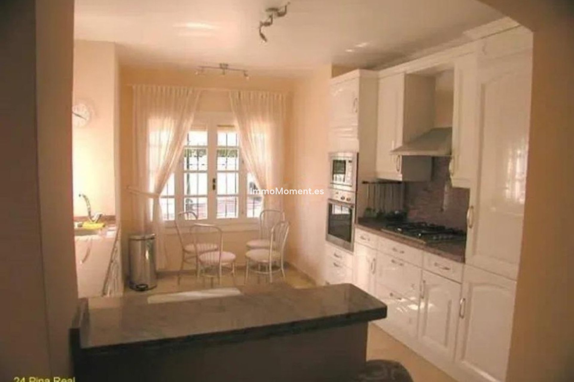 Resale - Villa - Estepona - Estepona Centro