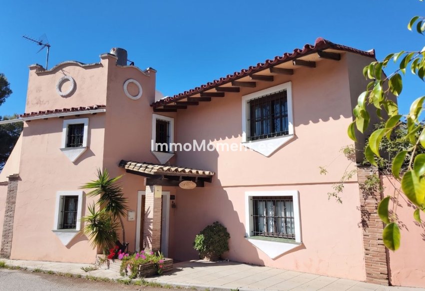 Resale - Villa - Estepona - Estepona Centro