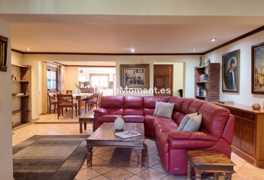 Resale - Villa - Estepona - Estepona Centro