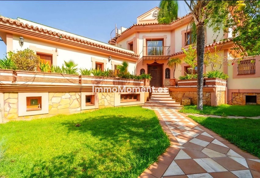 Resale - Villa - Estepona - Estepona Centro
