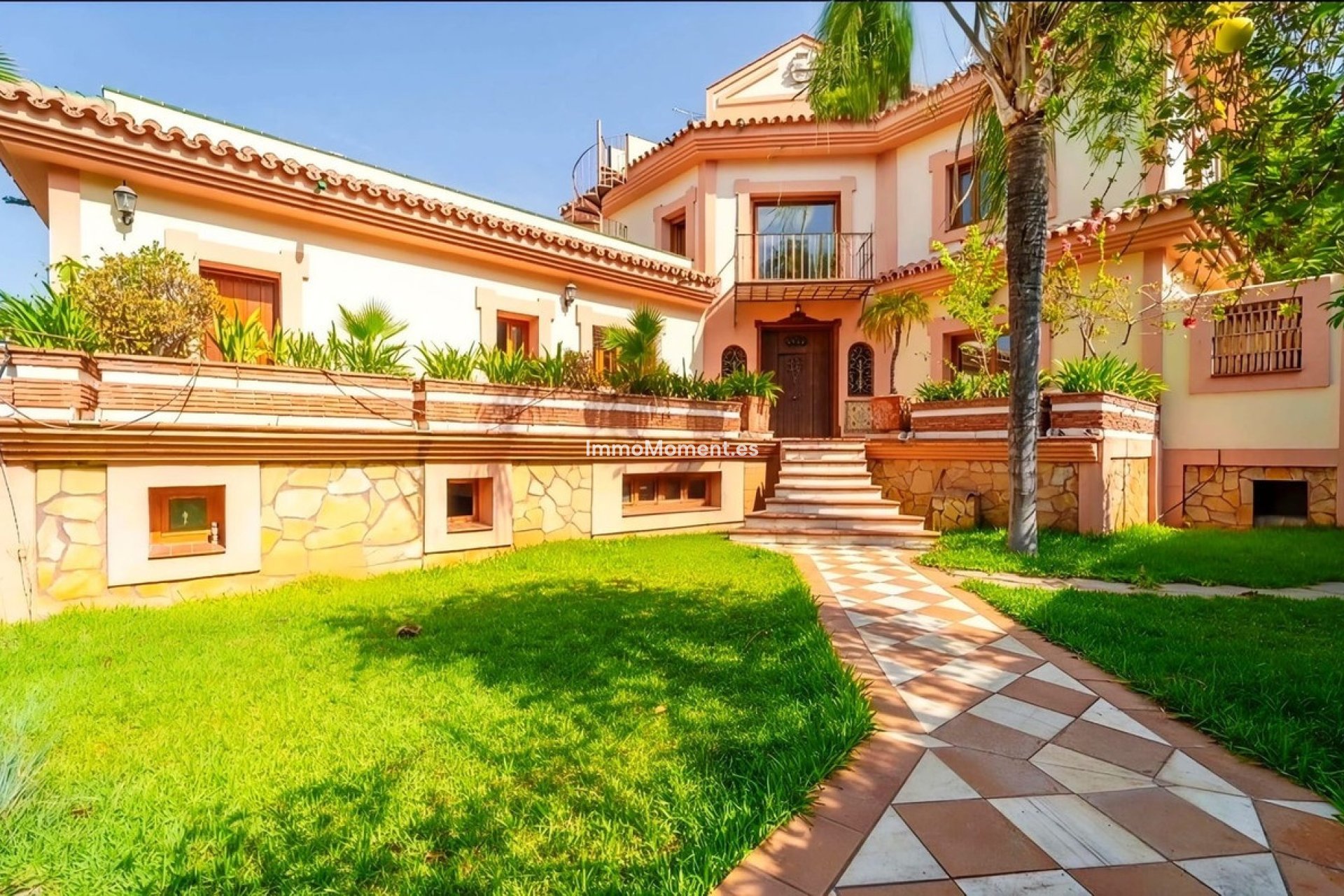 Resale - Villa - Estepona - Estepona Centro
