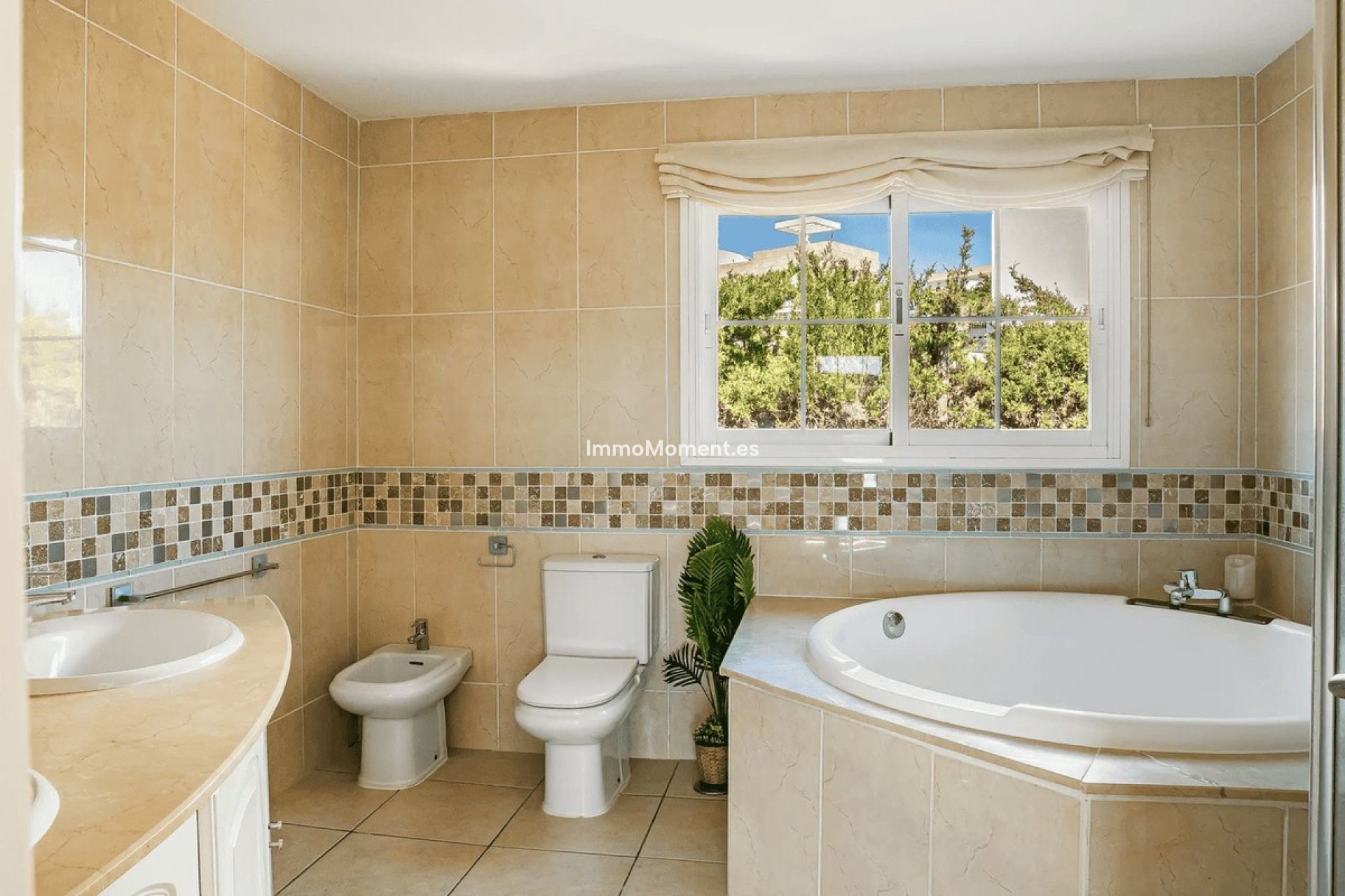 Resale - Villa - Estepona - Estepona Centro