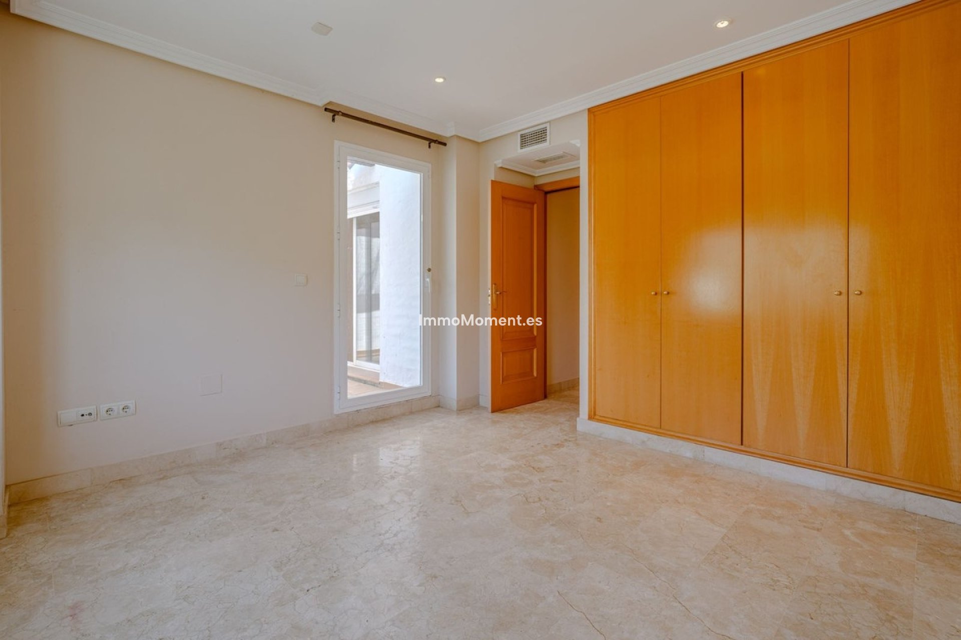 Resale - Villa - Estepona - Selwo