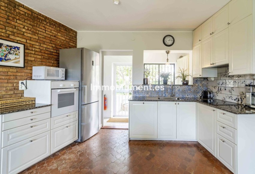 Resale - Villa - Fuengirola - Fuengirola Centro