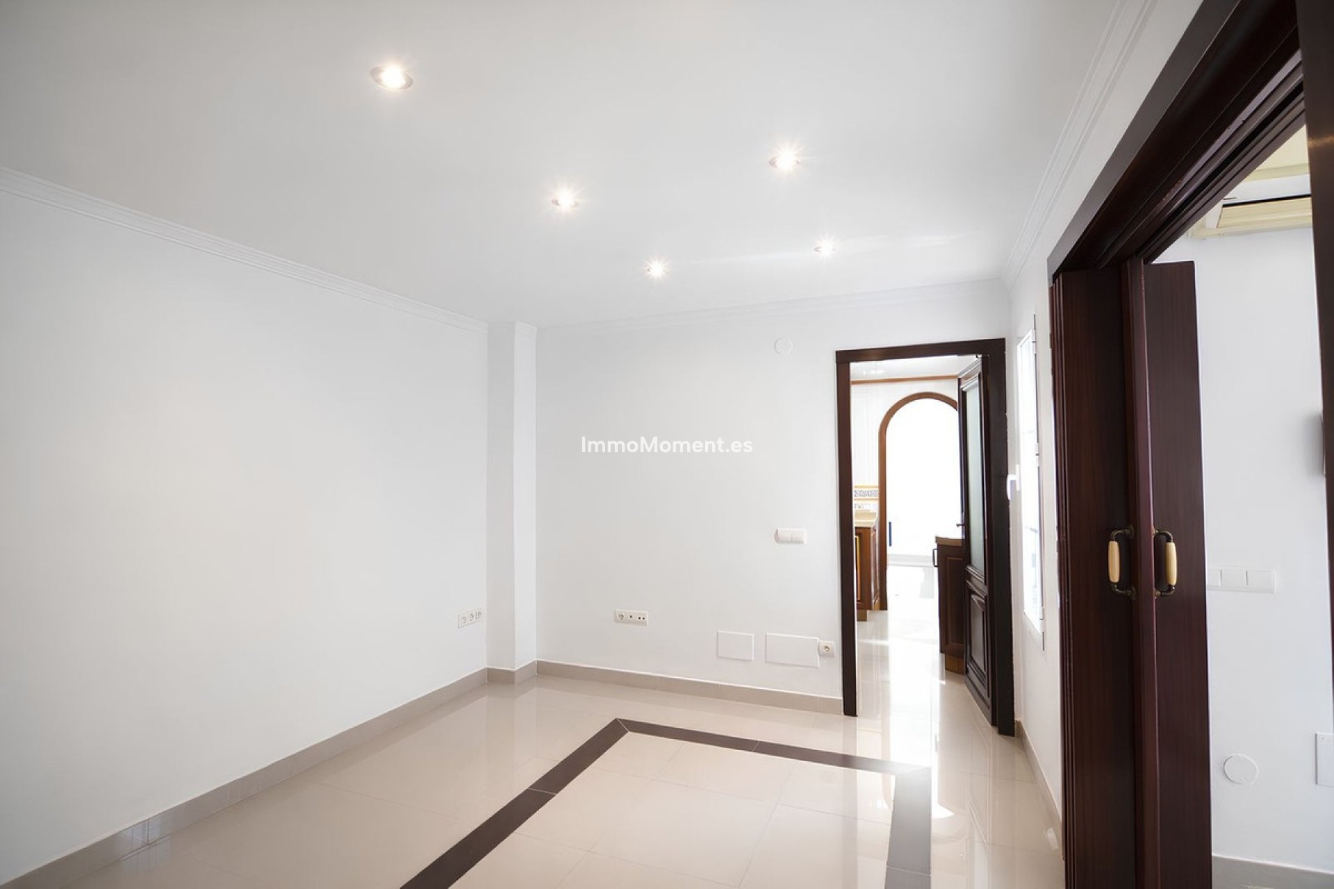 Resale - Villa - Fuengirola - Fuengirola Centro