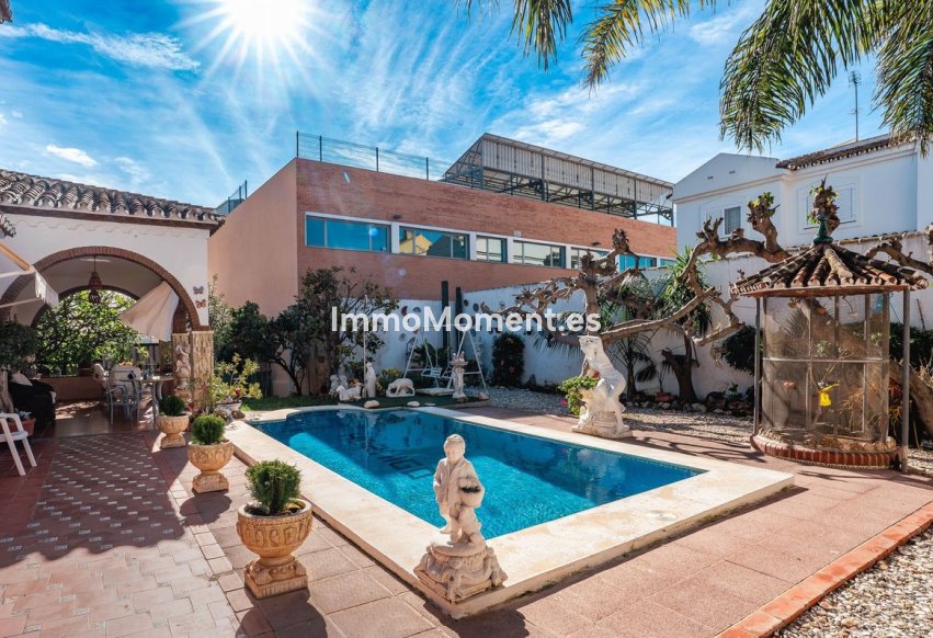 Resale - Villa - Fuengirola - Los Pacos