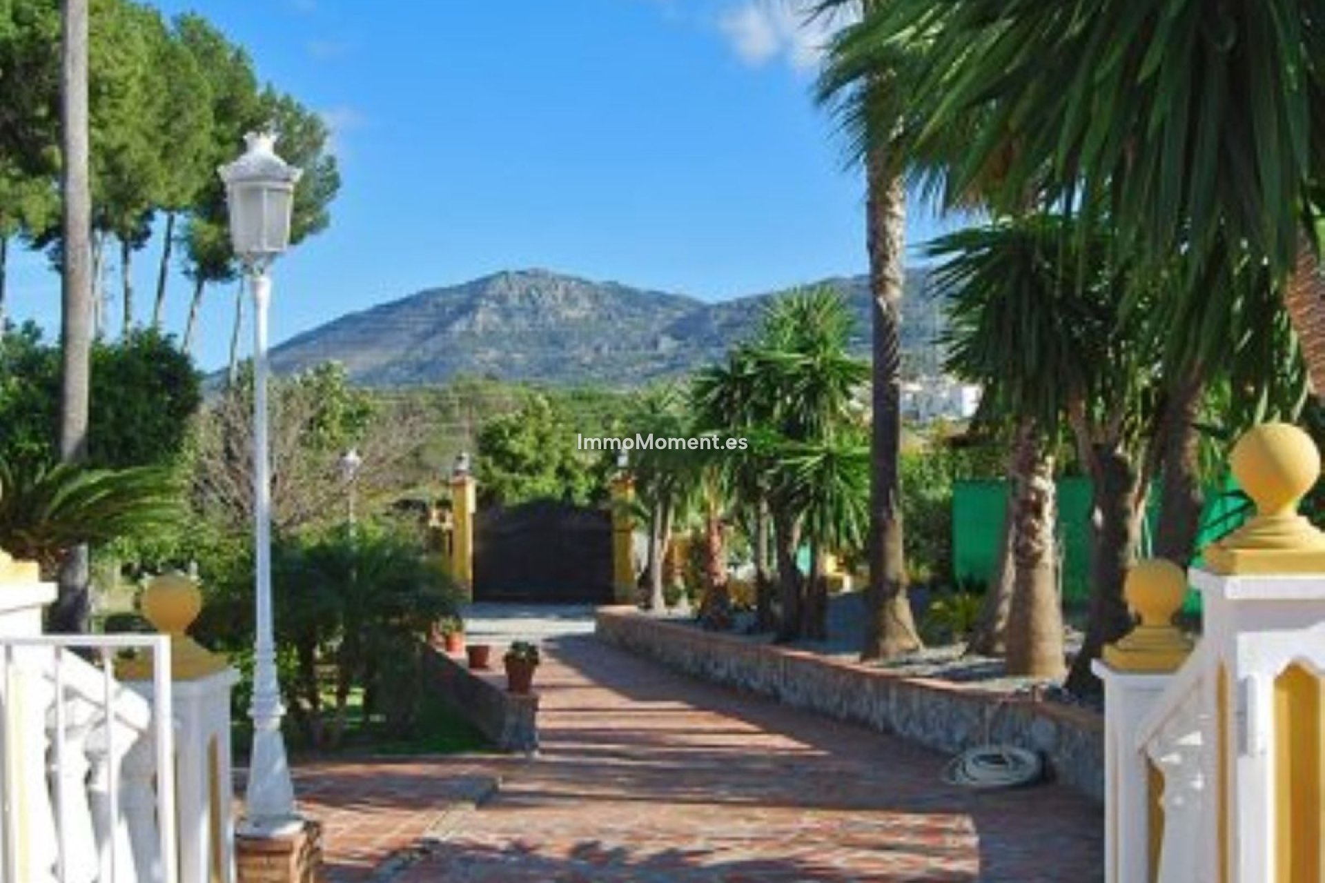 Resale - Villa - Inland  - Alhaurín de la Torre