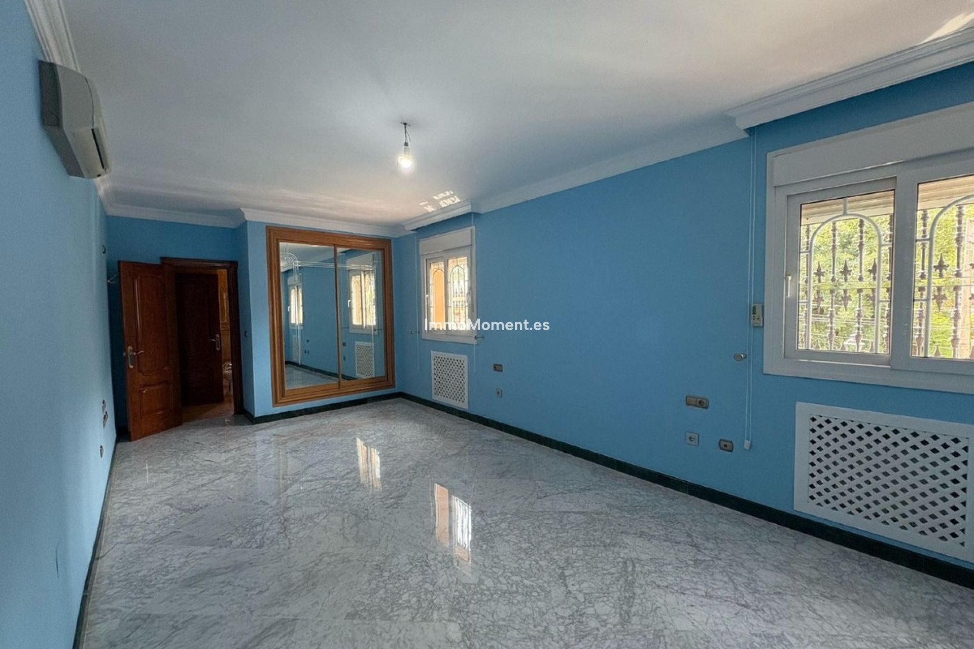 Resale - Villa - Inland  - Alhaurín de la Torre