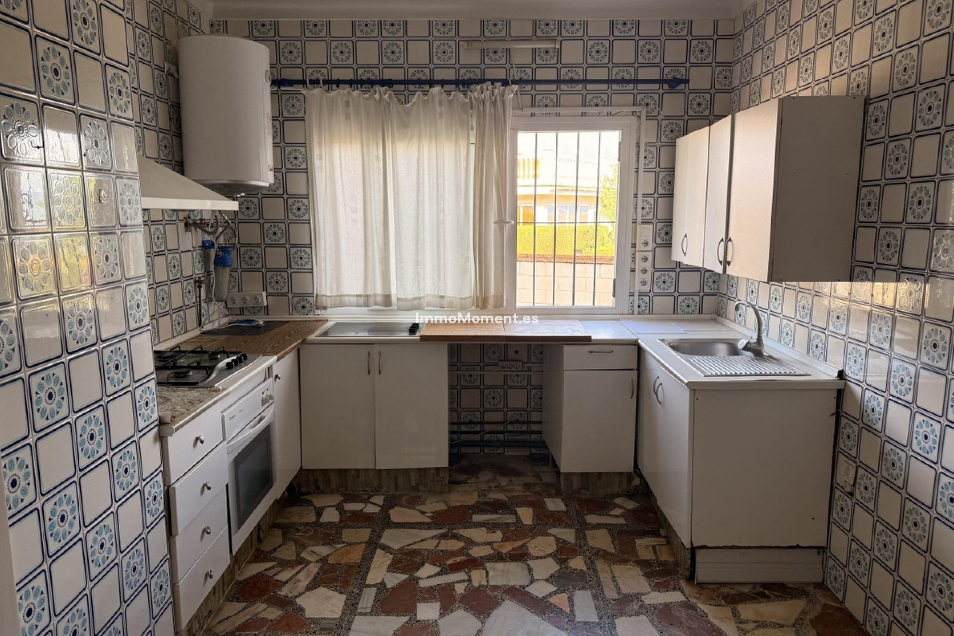 Resale - Villa - Inland  - Alhaurín de la Torre