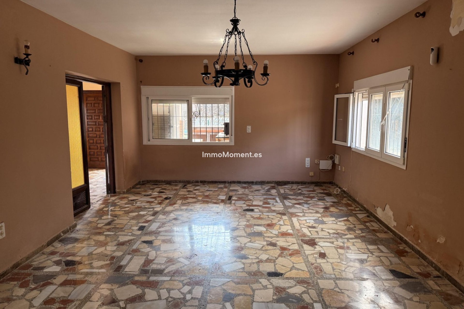 Resale - Villa - Inland  - Alhaurín de la Torre